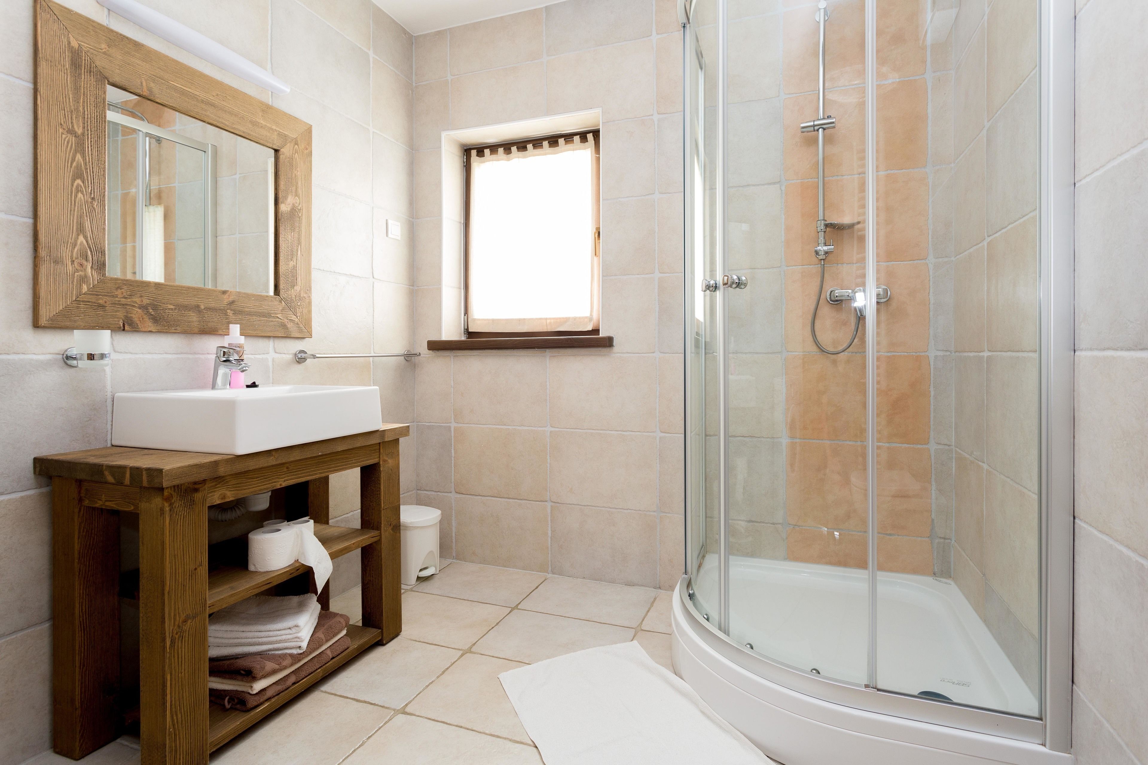 Sunny Studio 3 person with Terrace | Badezimmer | Kostenlose Toilettenartikel, Haartrockner, Handtücher