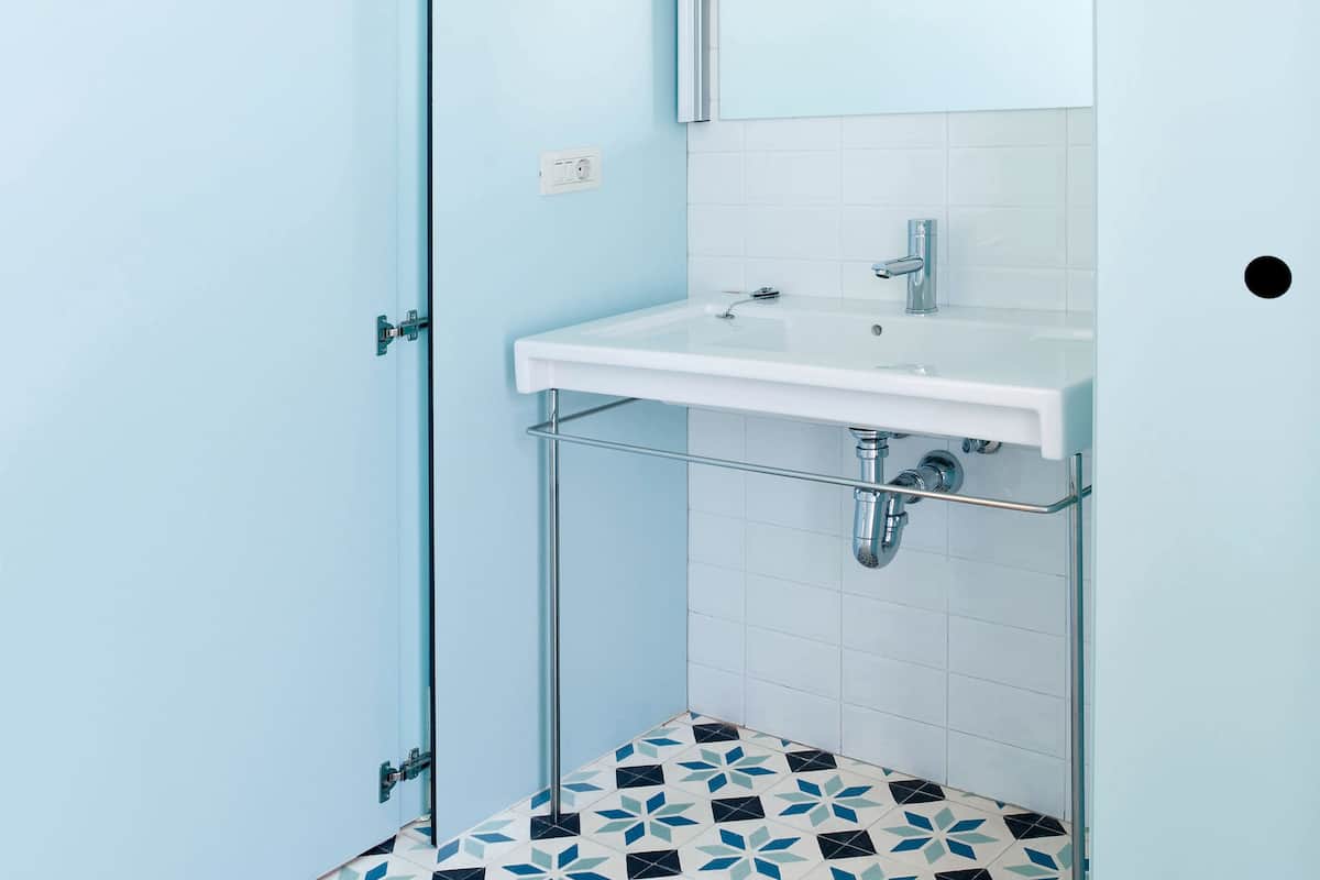 design double room | bathroom | shower, free toiletries, hair dryer, bidet