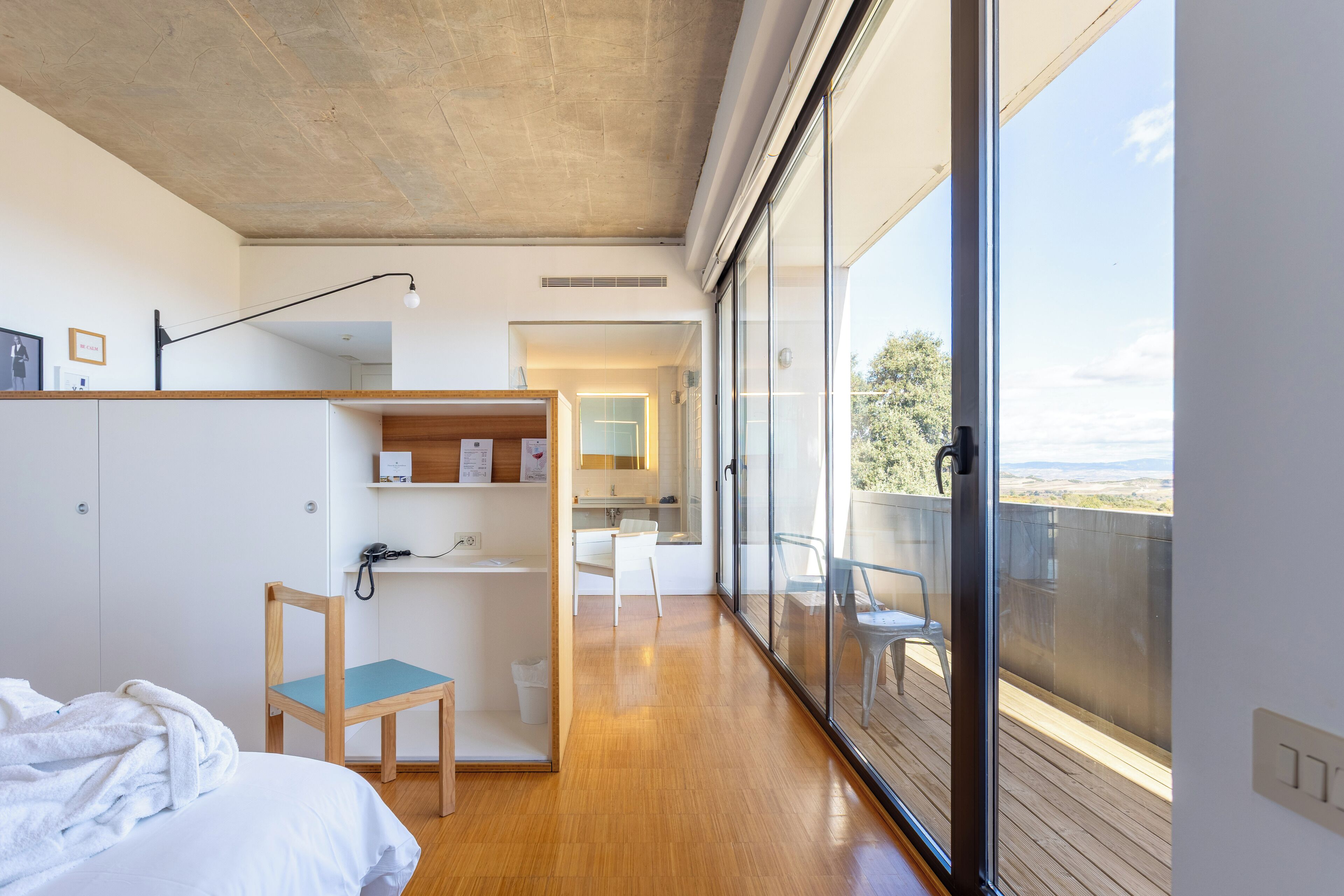 Junior Suite | Minibar, in-room safe, desk, blackout curtains