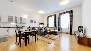 Kaupunkihuoneisto, 1 makuuhuone, keittiö | Oleskelualue | Taulutelevisio