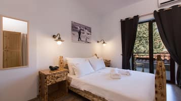 Premium Double Room, 1 Queen Bed, Mountain View | 1 bedroom, premium bedding, minibar, in-room safe