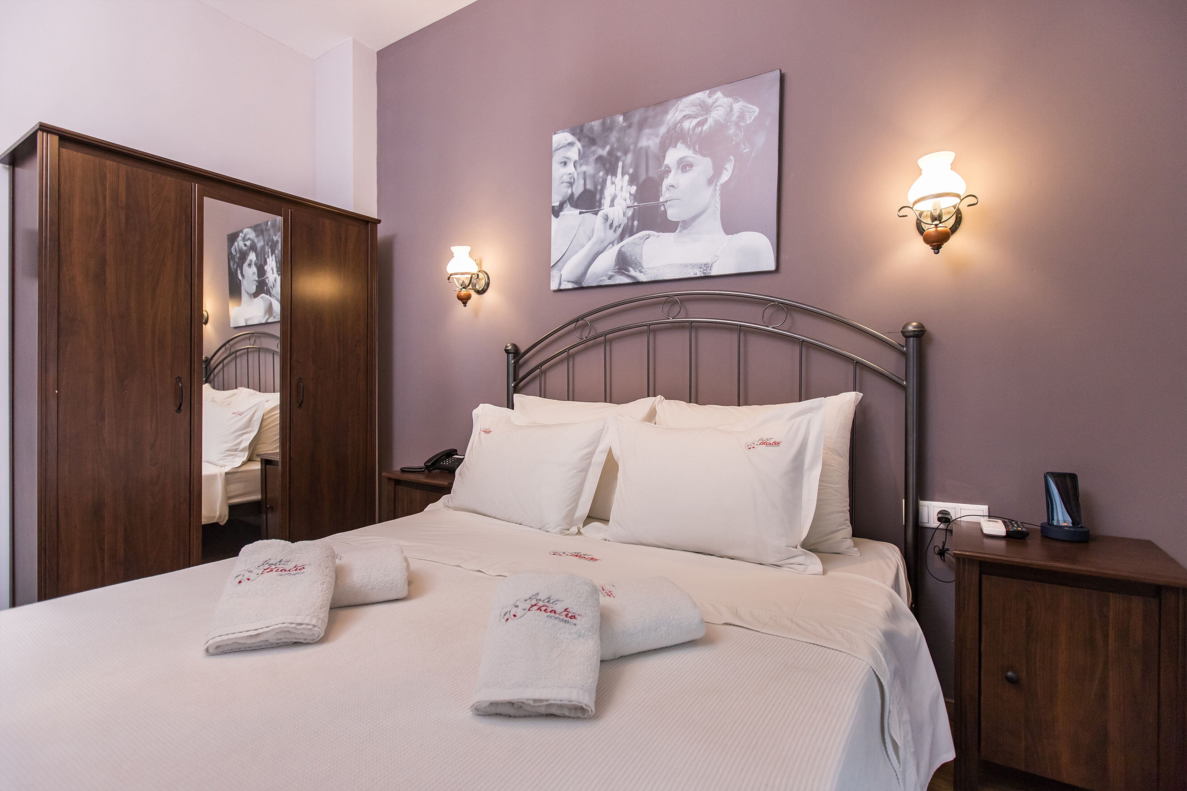 deluxe room, garden view | premium bedding, minibar, in-room safe, individually decorated