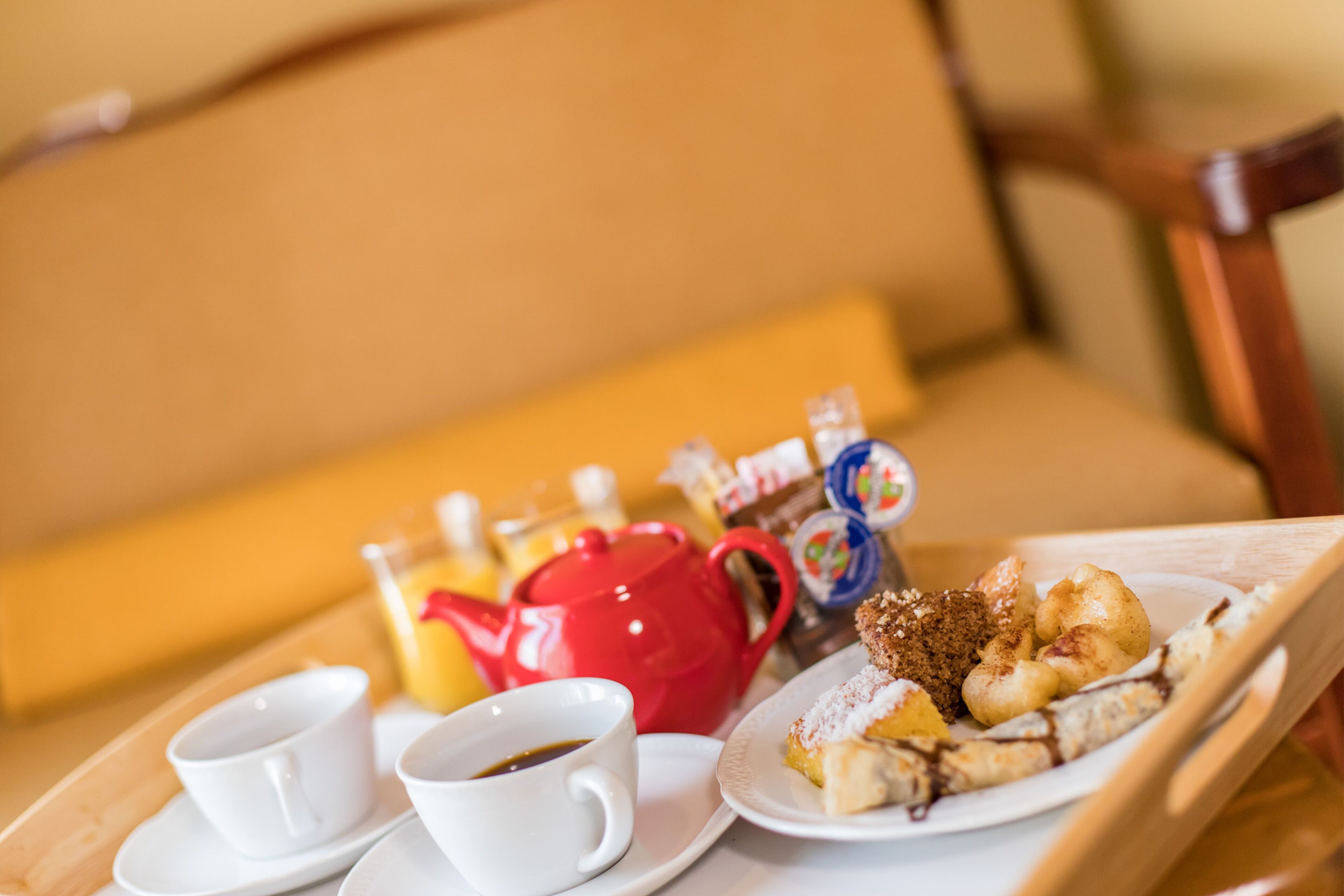 deluxe room, garden view | living area | 32-inch lcd tv with satellite channels, tv, books