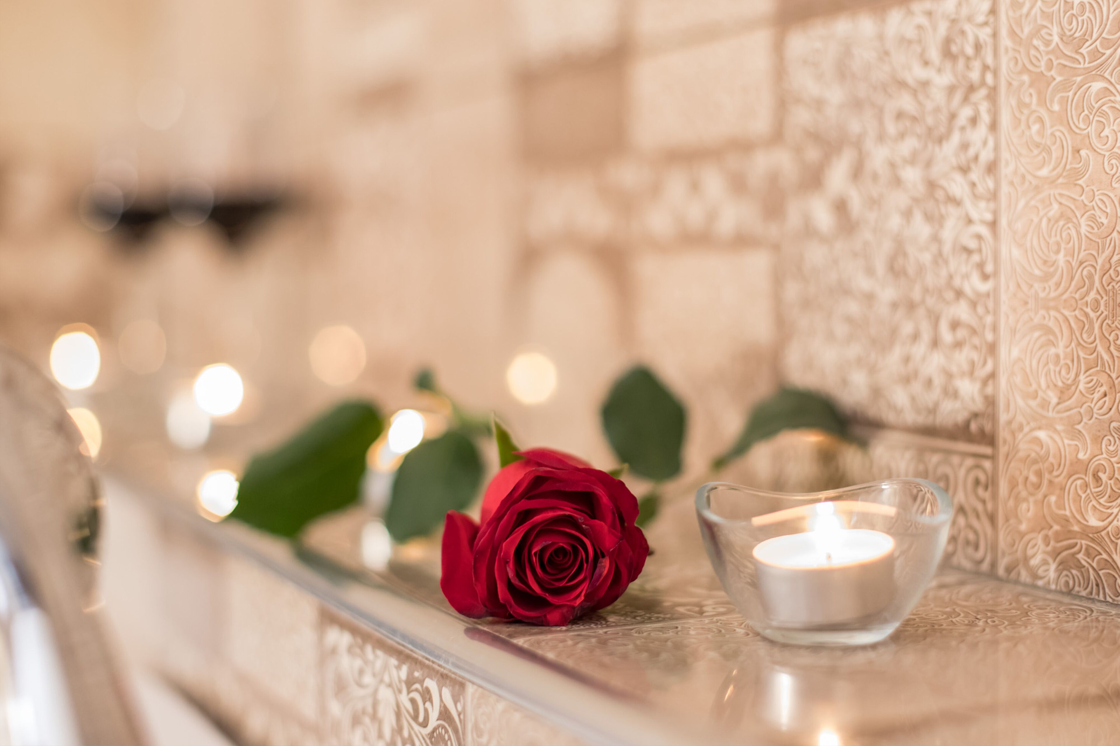 panoramic suite, 1 queen bed, jetted tub, mountain view | bathroom | eco-friendly toiletries, hair dryer, slippers, towels