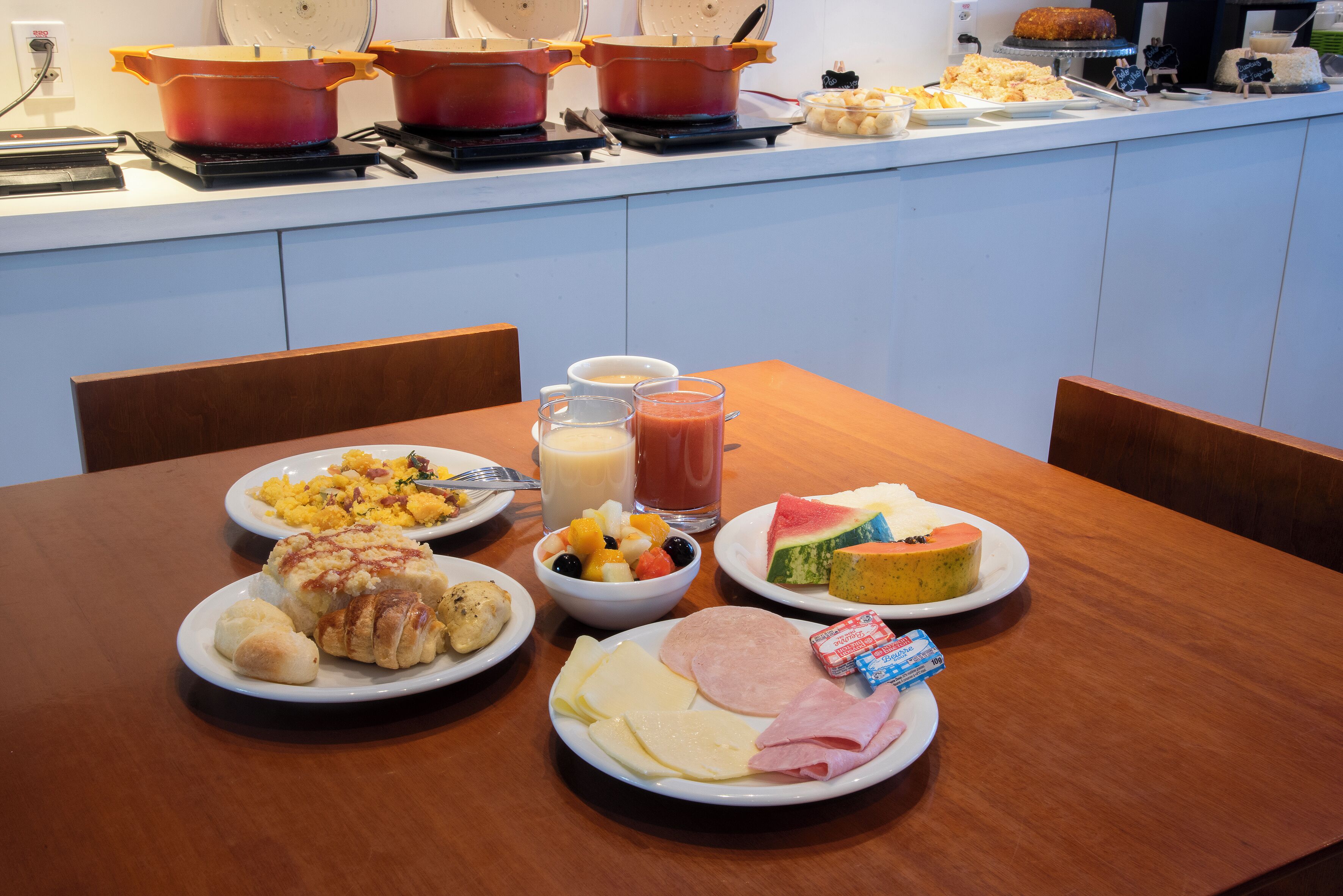 daily buffet breakfast (brl 53.00 per person)