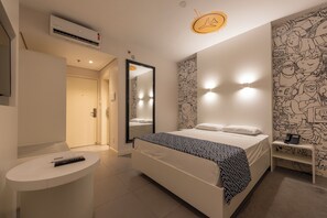 Standard Casal | Frigobar, cofres nos quartos, escrivaninha, cortinas blackout