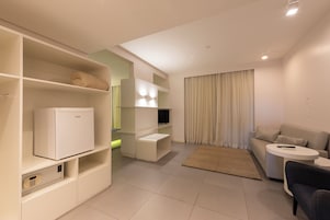 Standard Casal + Sofá Cama | Minibar, caja fuerte, escritorio y cortinas opacas