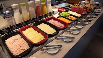 Café da manhã com buffet todos os dias mediante uma taxa