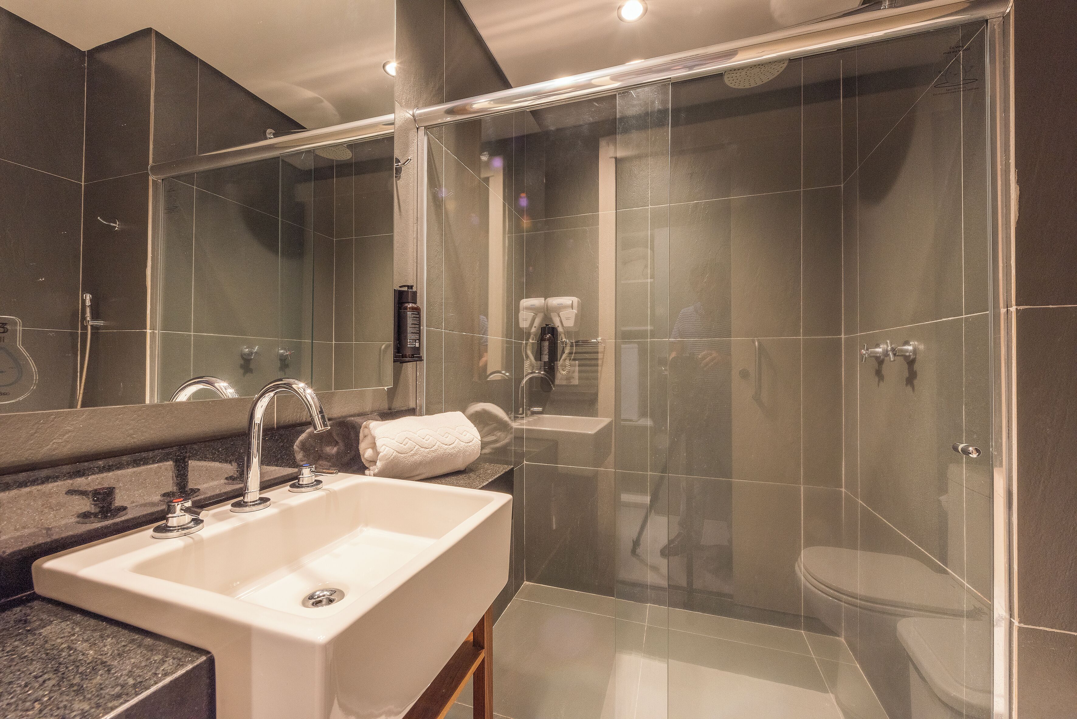 shower, free toiletries, hair dryer, towels