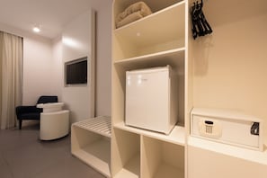 Minibar, coffre-fort, bureau, rideaux dâobscurcissement