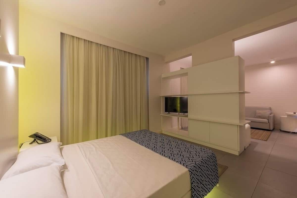 Standard Casal + Sofá Cama | Minibar, Zimmersafe, Schreibtisch, Verdunkelungsvorhänge