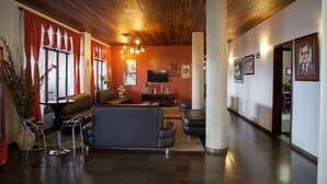 Lobby sitting area - Hotel Palmeiras (Laranjeiras do Sul)