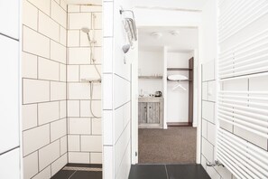 Honeymoon Suite | Bathroom | Designer toiletries, hair dryer, towels - Klooster Nieuwkerk Goirle (Goirle)