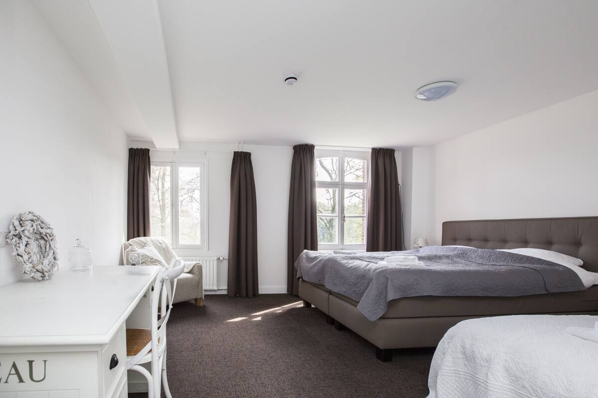 Triple Room | Blackout drapes, rollaway beds (surcharge), WiFi (free), bed sheets