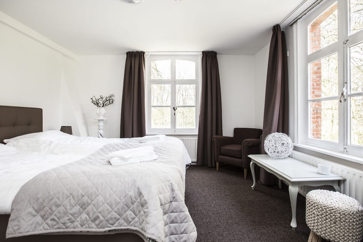 Executive Double Room | Blackout drapes, rollaway beds (surcharge), WiFi (free), bed sheets