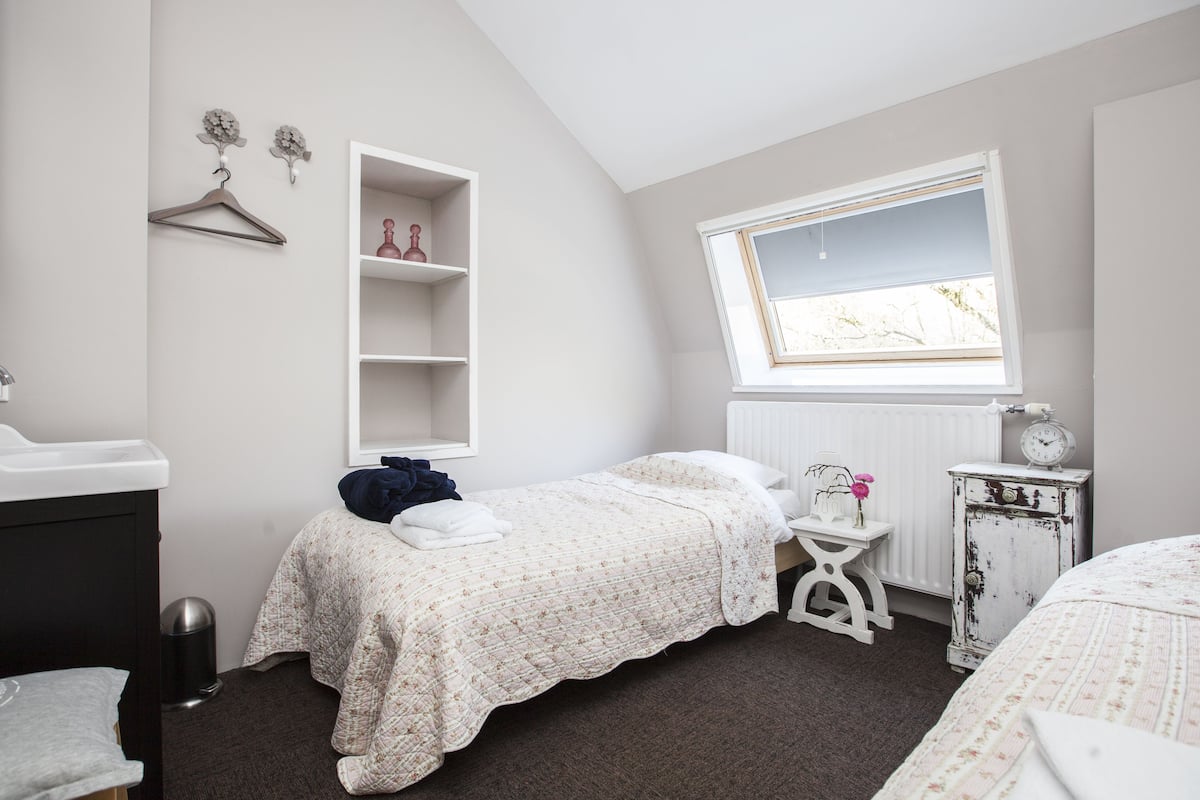 Double Room, Shared Bathroom | Blackout drapes, rollaway beds (surcharge), WiFi (free), bed sheets