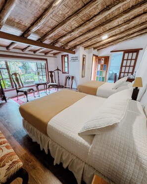 Luxury Double Room, Patio, Garden View | Peralatan tempat tidur premium, gebar bulu kapas 