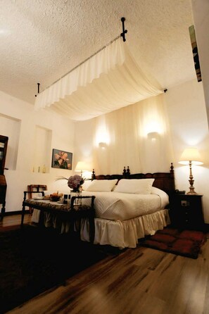 Signature Twin Room, 1 Bedroom | Premium bedding, down comforters, individually decorated
