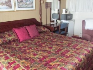 Desk, free WiFi - Elms Motel (West Union)