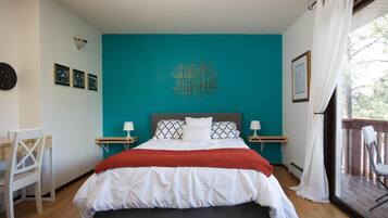 Iron/ironing board, free WiFi, bed sheets