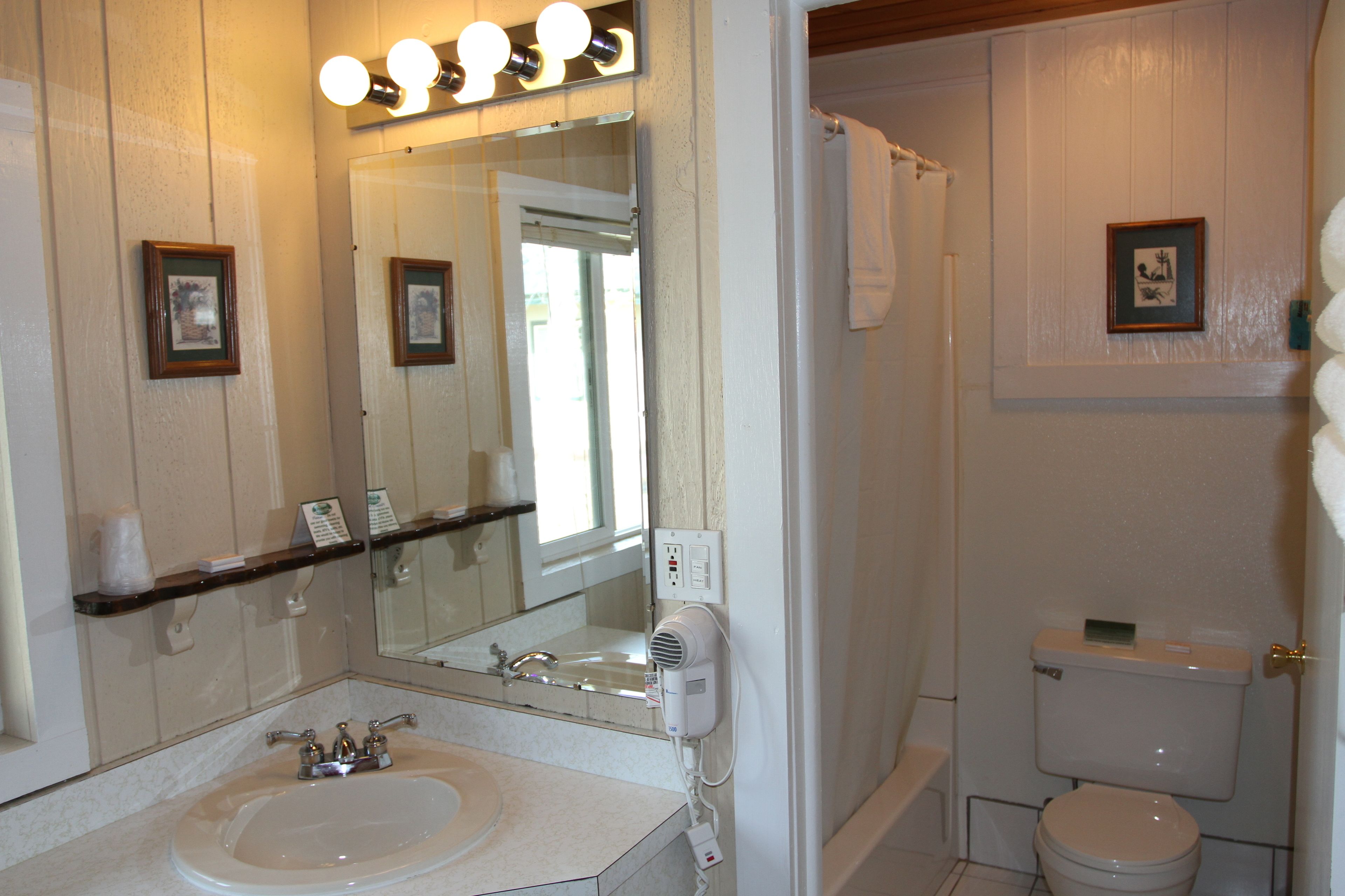 Lakeside Resort and Motel