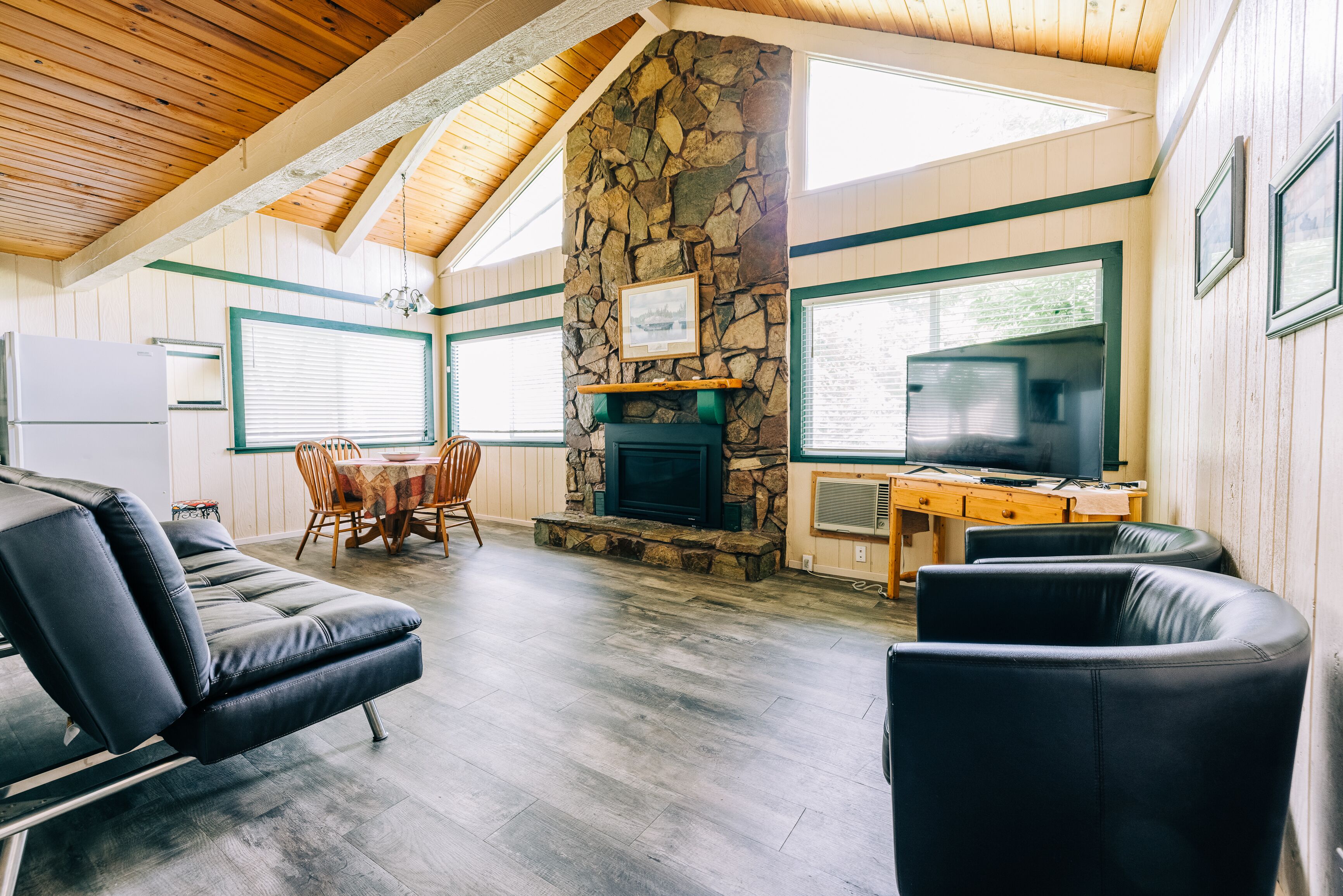 Standard Cabin, Multiple Beds, Non Smoking, Fireplace | Living area | 32-inch LCD TV with satellite channels, TV