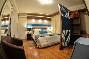 Suite, Hot Tub | Minibar, in-room safe, desk, iron/ironing board - Pousada Borô (Gramado)