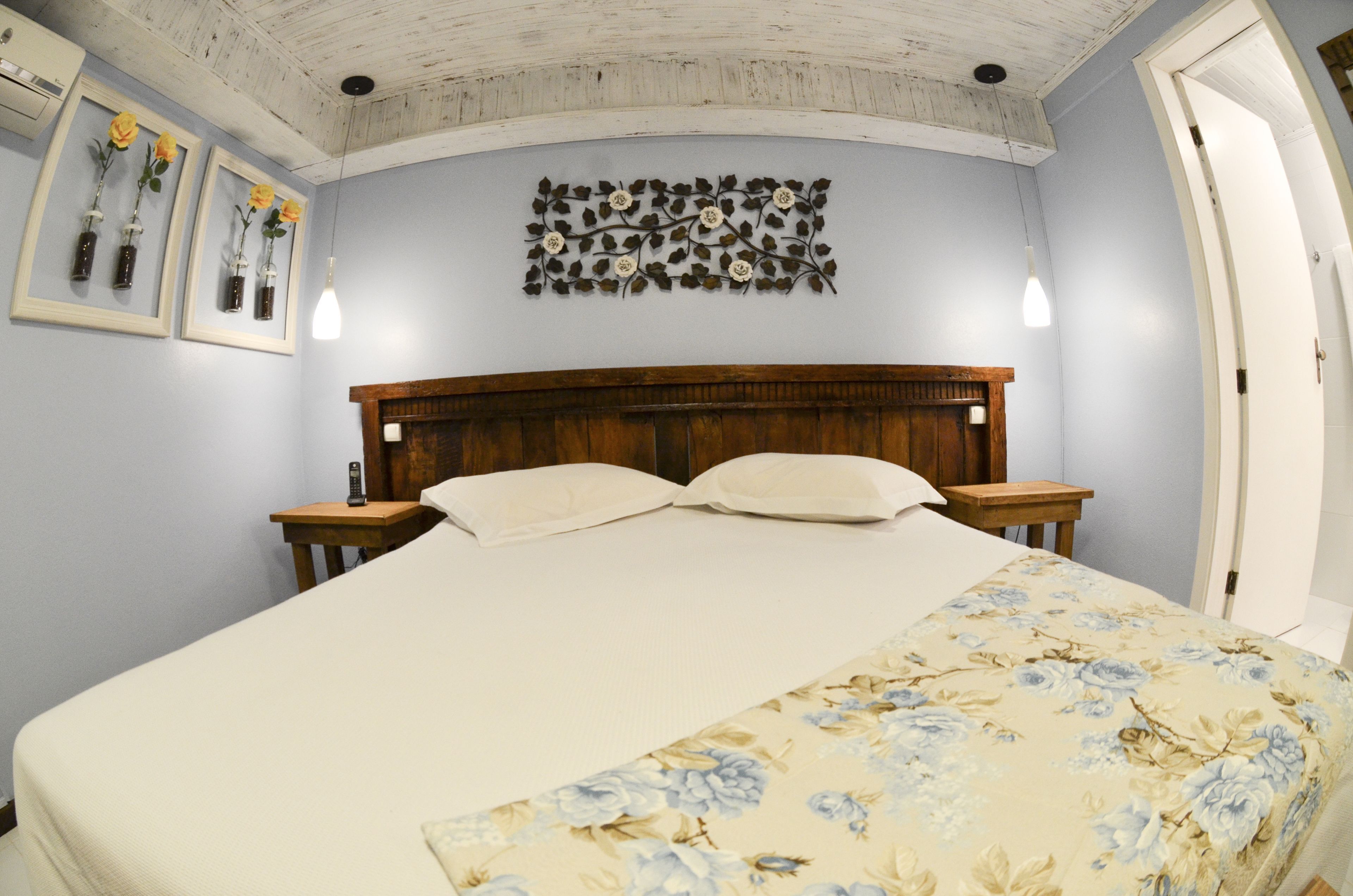 Minibar, in-room safe, desk, iron/ironing board