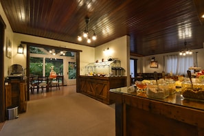 Free daily buffet breakfast