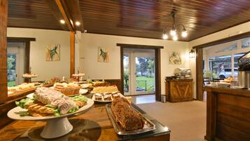 Free daily buffet breakfast