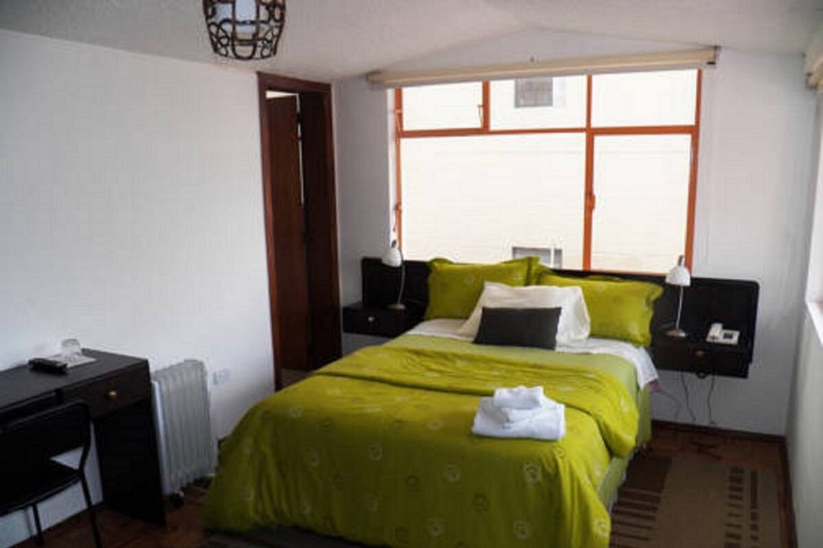 1 bedroom, down duvets, Tempur-Pedic beds, desk
