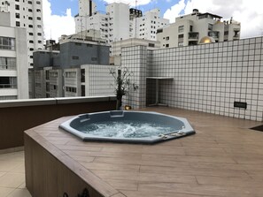 Private spa tub