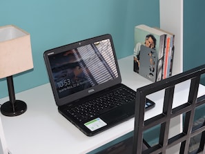 Comfort-Doppelzimmer zur Einzelnutzung, 1 Schlafzimmer, Küche | Schreibtisch, schallisolierte Zimmer, Bügeleisen/Bügelbrett
