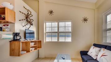 Apartment, 1 Bedroom | Living area