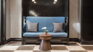 Lobby sitting area - Park West Hotel (New York)