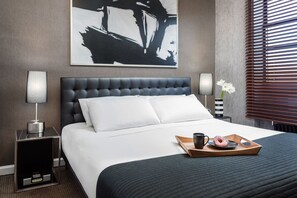 In-room safe, desk, free WiFi, bed sheets - Park West Hotel (New York)