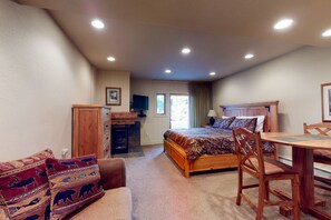 Room (Studio) | 2 bedrooms, free WiFi, bed sheets - Peregrine (Copper Mountain)