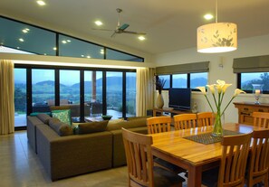 Dining - The Ridge - Gloucester (Gloucester)