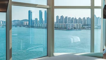 Suite Royale, non-fumeurs, vue océan | 1 chambre, literie de qualité supérieure, surmatelas