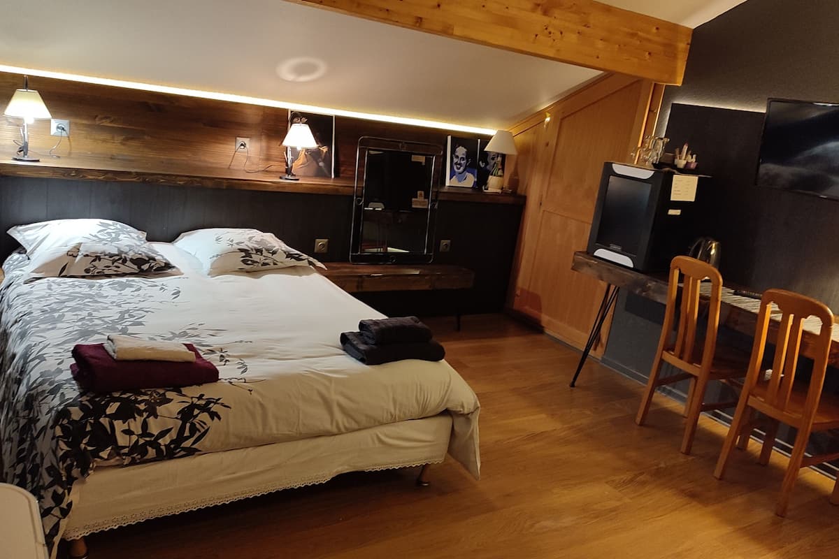 triple room | 1 bedroom, down duvets, free minibar items, individually decorated