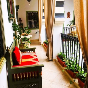 Superior Room (Ganaria) | In-room safe, individually decorated, individually furnished, desk - El Patio Courtyard House (Tunis)