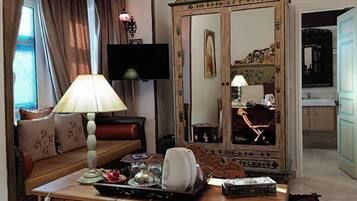 In-room safe, individually decorated, individually furnished, desk