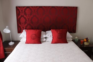 Habitación estándar | Escritorio, tabla de planchar con plancha, wifi gratis