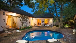 Studio #1 Bachelor  | Outdoor pool | Outdoor pool, sun loungers - Just Unwind (Cape Town)