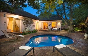 Studio #1 Bachelor  | Outdoor pool | Outdoor pool, sun loungers - Just Unwind (Cape Town)