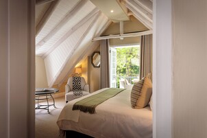 Egyptian cotton sheets, premium bedding, free minibar items