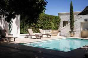 Außenpool, Liegestühle