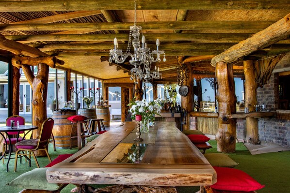 Restaurant - T'Niqua Stable Inn (Plettenberg Bay)