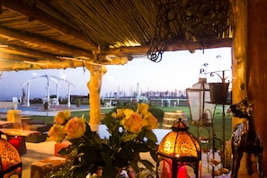 Daily buffet breakfast (ZAR 130 per person)