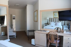 Standard Room | In-room safe, individually furnished, desk, laptop workspace - Cinnamon House Bed and Breakfast (Cape Town)